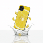 Telefon wpadający do wody wraz z cytrynami